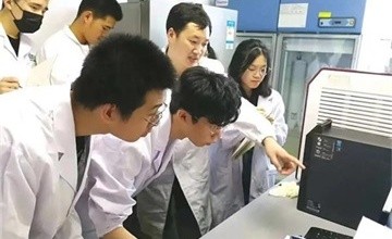 遠(yuǎn)東宏信孔繁星總裁一行蒞臨宏文學(xué)校青島校區(qū)調(diào)研圖片