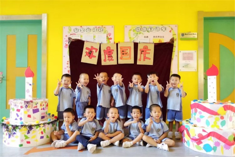 深圳市寶安區(qū)中英公學(xué)幼兒部喜迎國慶圖集