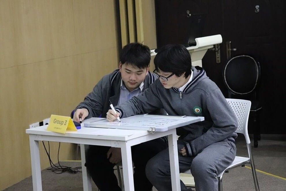 上海市燎原雙語學(xué)校英文部高中Spelling Bee英文拼寫大賽活動圖集