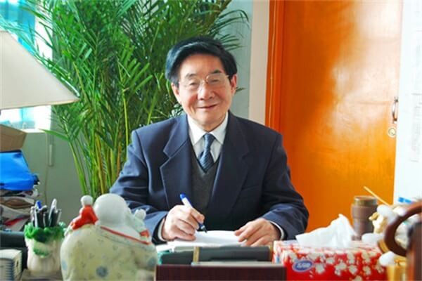 武漢睿升學(xué)校國際班學(xué)生們眼中校長圖集