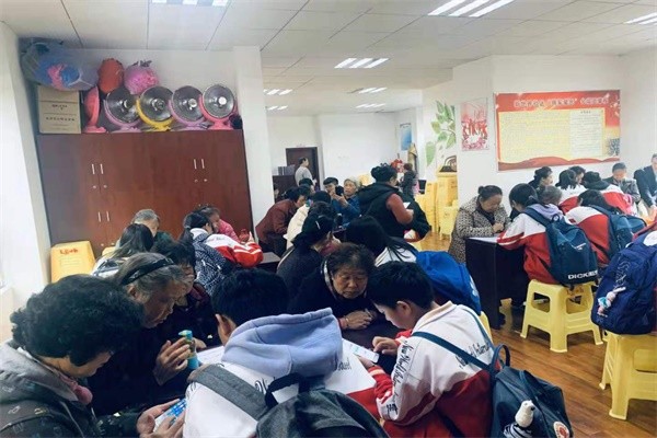 貴陽一中新世界國際學(xué)校國際部愛心活動圖集