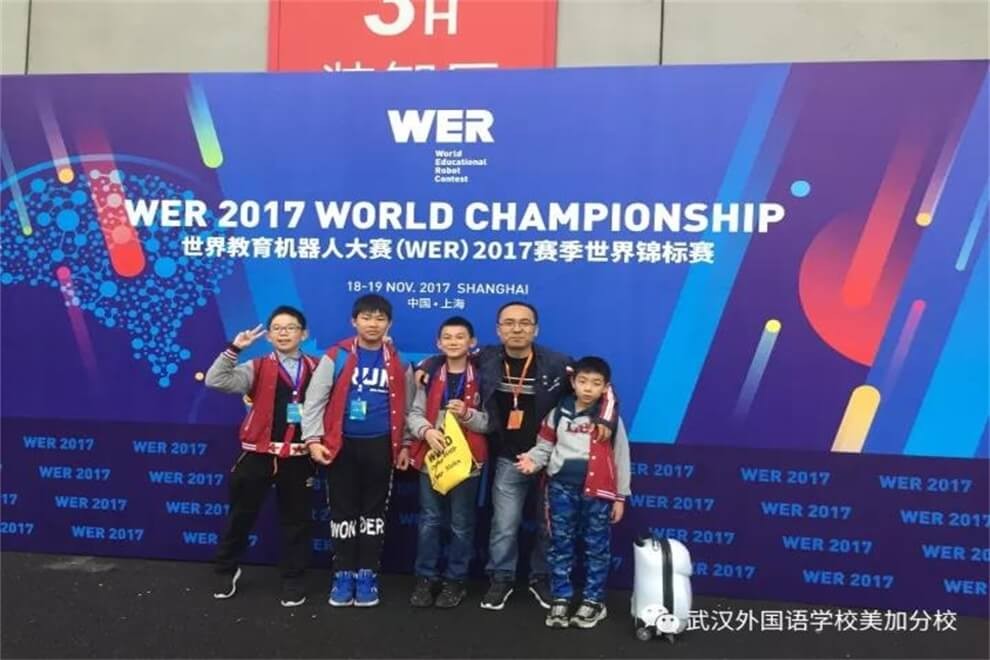 武漢外國語學(xué)校美加分校機器人大賽圖集