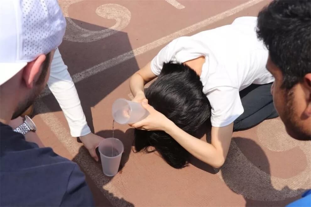 武漢光谷劍橋國(guó)際高中接水接力賽圖集