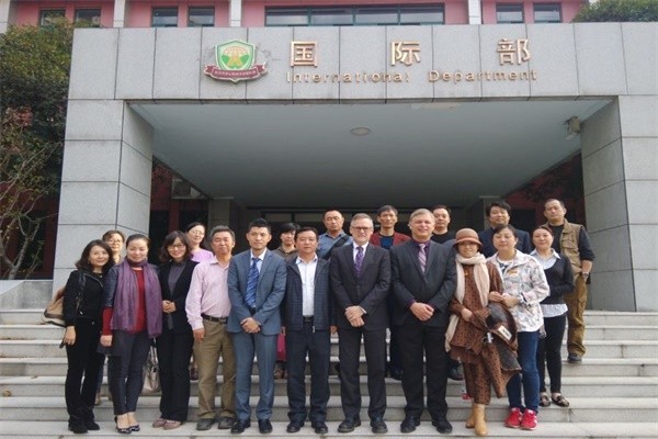 武漢市洪山高級(jí)中學(xué)國際部教師合影圖集