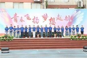 2019屆連云港外國(guó)語(yǔ)學(xué)校初三學(xué)生畢業(yè)典禮圖片