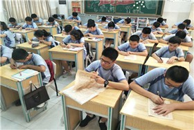 深圳中英公學(xué)初三年級舉行古詩詞默寫競賽圖片