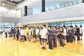 濱海國際合作學(xué)校高二學(xué)生心理拓展活動圖片