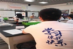青島孔裔國際公學(xué)?學(xué)校學(xué)術(shù)夏令營開營圖片