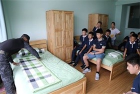 武漢海外學(xué)校做 “掃天下”之驕子圖片