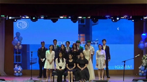 上海浦東新區(qū)民辦協(xié)和雙語(yǔ)學(xué)校中學(xué)畢業(yè)生典禮圖片2