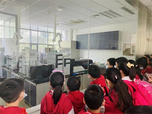 武漢外國語學(xué)校美加分校科技體驗之旅圖片5