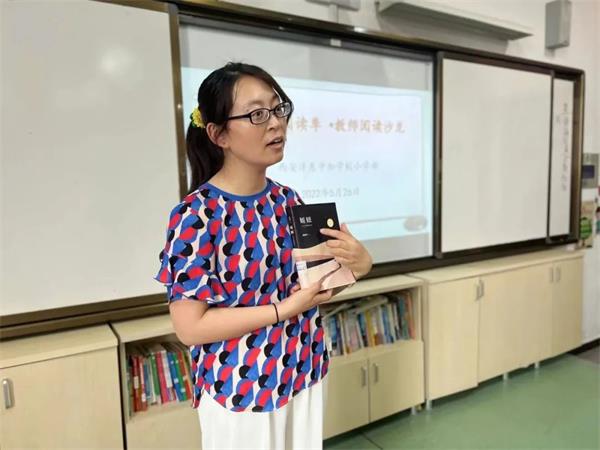 小學(xué)語文組教師讀書沙龍圖片10