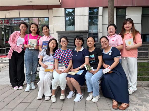 小學(xué)語文組教師讀書沙龍圖片11