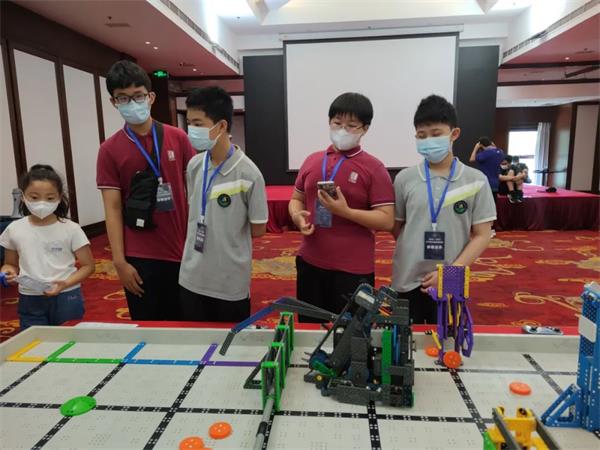 北京市第八十中學國際部學生在VEX機器人北京選拔賽圖片2